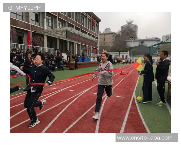 马卢阿奇篮下强势接球转身进攻成功完成21精彩瞬间