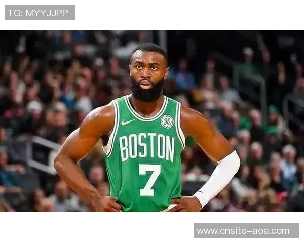 路威称赞杰伦布朗为12月最佳球员东部无人能敌的杰出表现引发关注 路威称赞杰伦布朗为12月最佳球员东部无人能敌的杰出表现引发关注